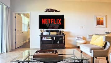 Condo, Multiple Beds, Pool Access, Ocean View (Parrots Paradise) | Living area