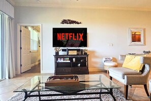 Apartment, Mehrere Betten, Poolzugang, Meerblick (Parrots Paradise) | Wohnbereich