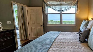 Huoneisto, useita sänkyjä, pääsy uima-altaalle, valtamerinäköala (Parrots Paradise) | 3 makuuhuonetta