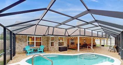 Spacious Home With Private Pool,spa, Gas Grill and Patio