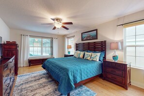 House, Multiple Beds, Pool Access, Pool View (Porpoiseful Living) | 4 bedrooms, individually decorated, individually furnished, bed sheets - Spacious Home With Private Pool,spa, Gas Grill and Patio (Palm Coast)