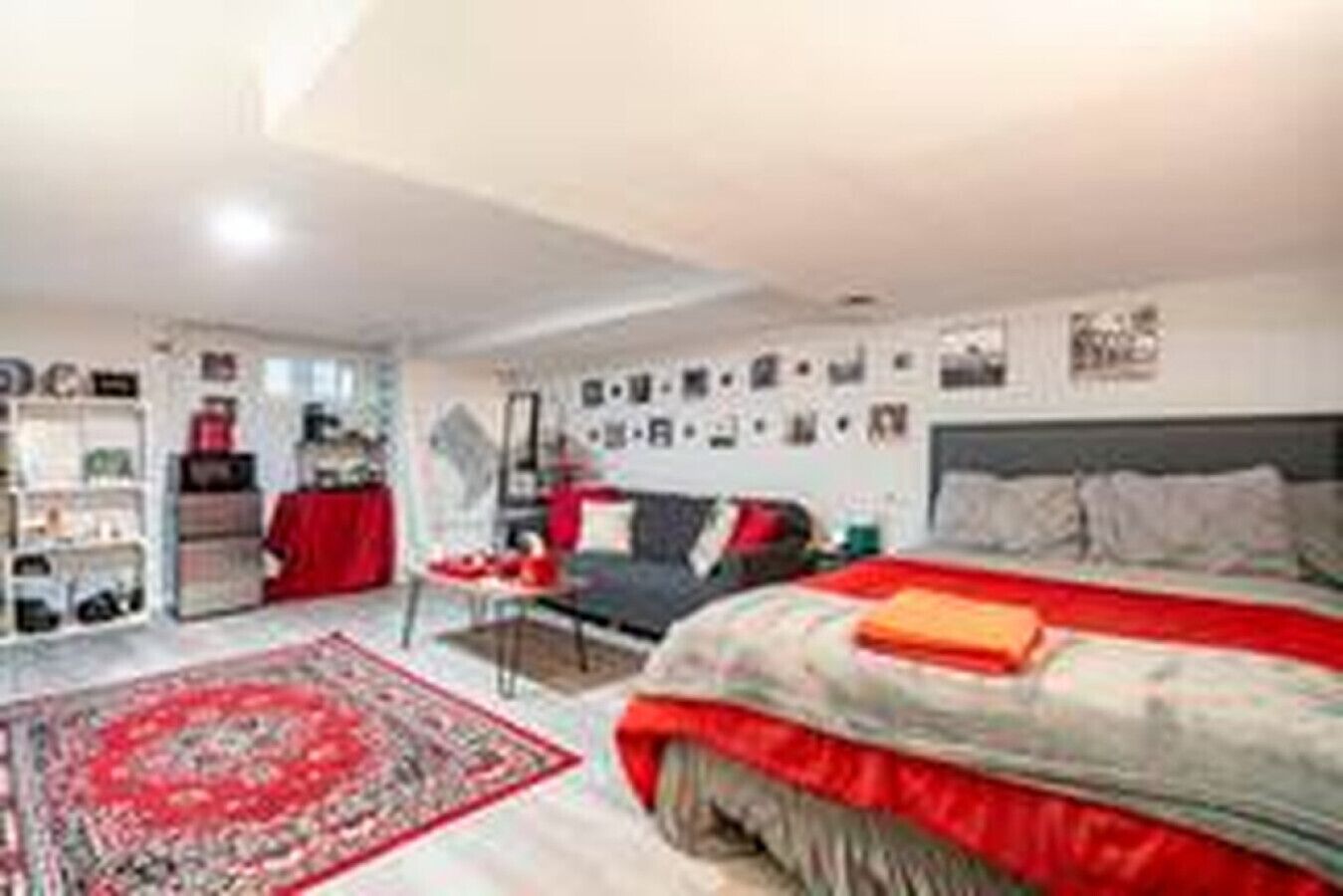 Desk, iron/ironing board, WiFi, bed sheets