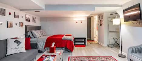 Desk, iron/ironing board, WiFi, bed sheets