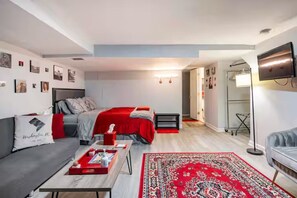 Desk, iron/ironing board, WiFi, bed sheets - Updated Apt with Private Entry and FREE Parking (Washington)