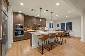 Fridge, microwave, stovetop, dishwasher - Mosaic - 4 BR w/ pool, spa, fire pits! (La Quinta)