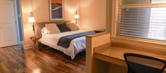 Campus-Side Comfort• 3BR Walkable to Stadiums