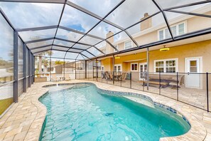 Outdoor pool - Spectacular Dog-friendly River View Home With Pool, Lanai, Grill, Patio, & TV (Palm Coast)
