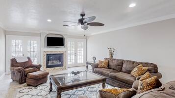 Nhà, nhiều giường, có thể sử dụng hồ bơi, quang cảnh hồ bơi (Stellar Comet Court) | Khu phòng khách