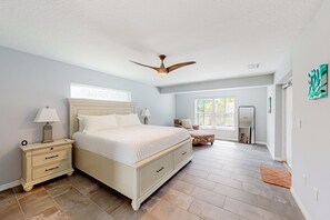 3 bedrooms, individually decorated, individually furnished, bed sheets - Updated Home With Private Pool, Patio, Central AC, & W/D (Palm Coast)