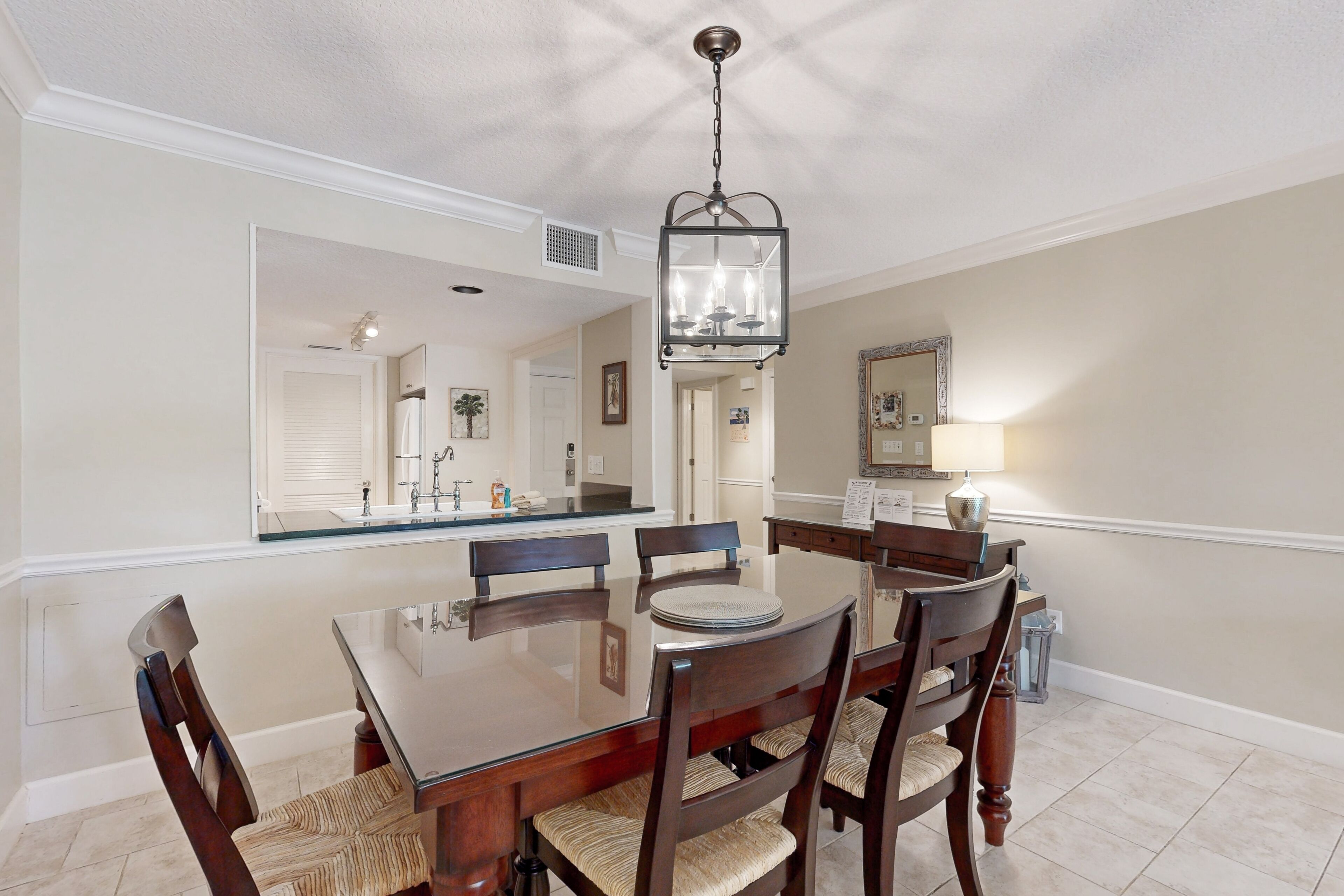 公寓式客房, 多张床, 露台, 花园景观 (2012 Beach Wood) | 2 多间卧室、特色装修、特色家居、床单