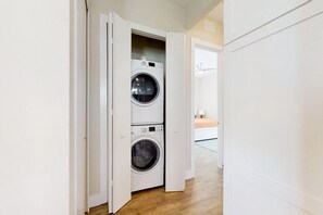 A laundry room with two stacked washing machines. - Stylish Brand-new Ocean View Home With Deck & Porch - Steps to Beach (Palm Coast)