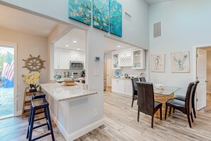 House, Multiple Beds, Balcony, Garden View (The Harbour Home) - Updated Home With Great Outdoor Space - Close to the Beach (St. Augustine)