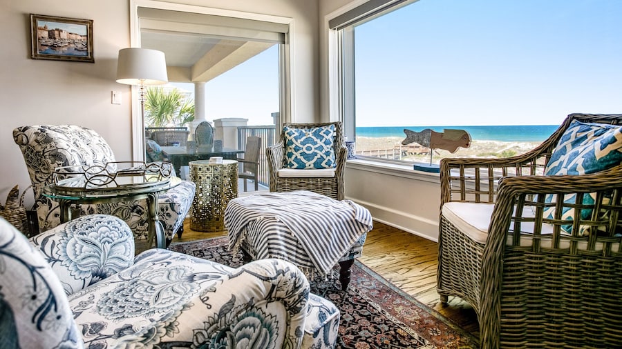 Tranquil Coastal Home With Ocean Views, Beach Access, Balcony & Shared Pool