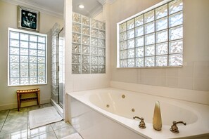 Bathroom - Tranquil Coastal Home With Ocean Views, Beach Access, Balcony & Shared Pool (Fernandina Beach)