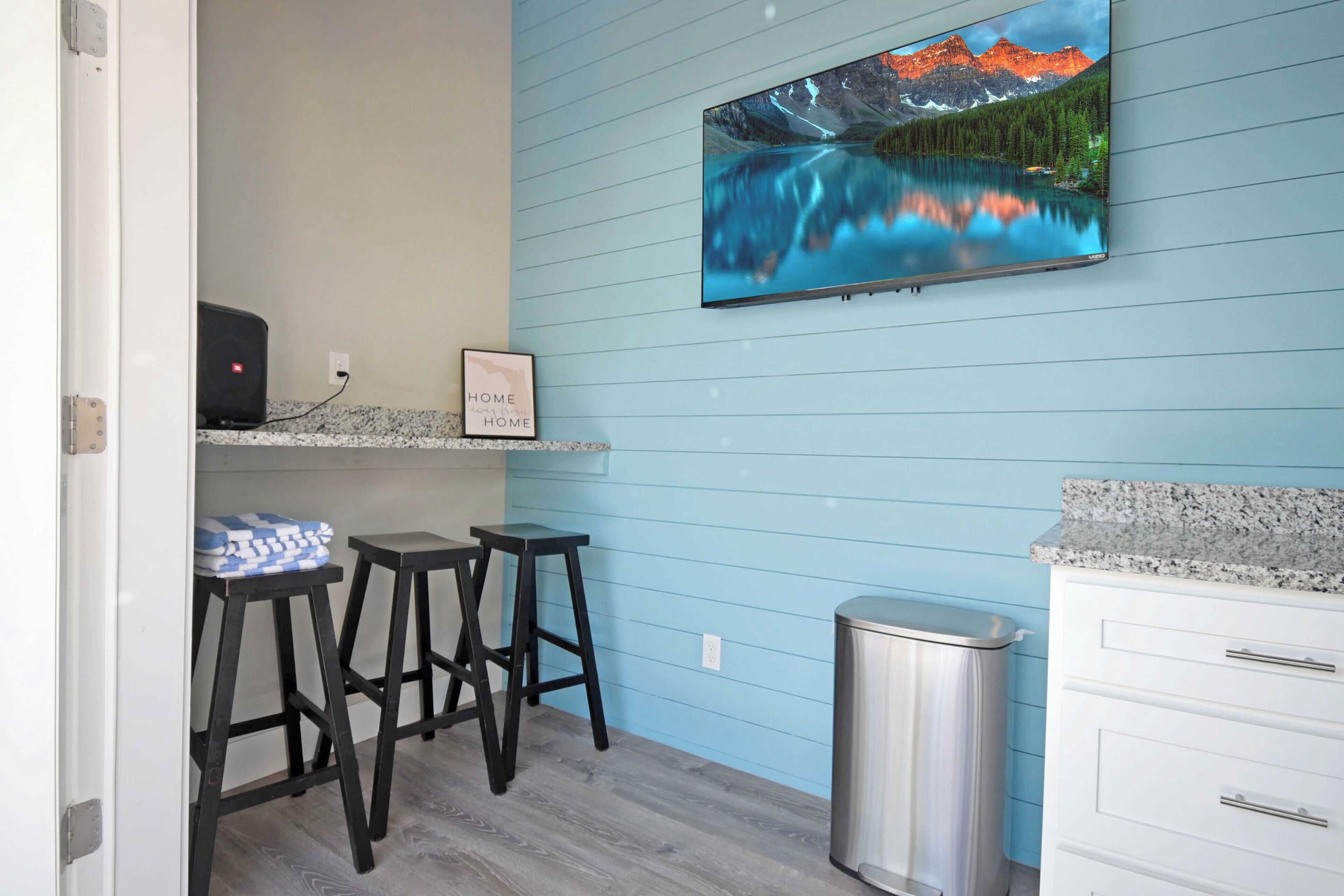 Maison, plusieurs lits, patio, vue piscine (Surfside Oasis) | Intérieur