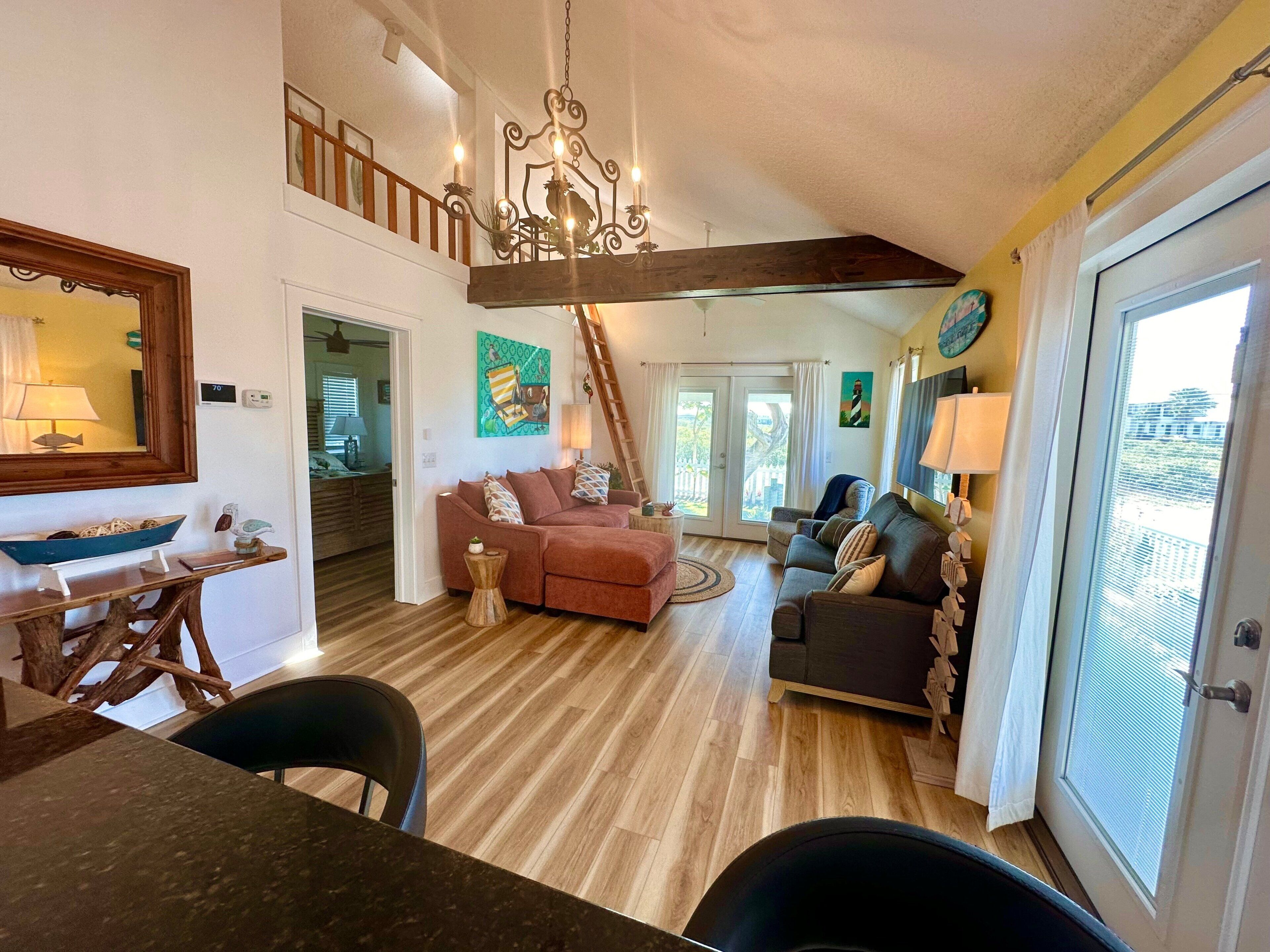 Rumah, Beberapa Tempat Tidur, patio, pemandangan kolam renang (Surfside Oasis) | Area keluarga