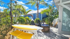 Outdoor dining - Surfside Oasis ~tropical Pool! Walk to the Beach! (St. Augustine)