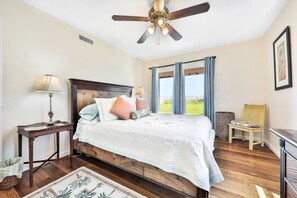 Maison, plusieurs lits, cuisine, vue océan (Vilano's Edge Unit B) | 2 chambres, décoration personnalisée, ameublement personnalisé