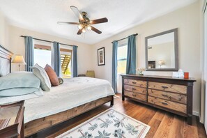 Ferienhaus, Mehrere Betten, Küche, Meerblick (Vilano's Edge Unit B) | 2 Schlafzimmer, individuell dekoriert, individuell eingerichtet