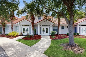 Exterior - Spacious Townhouse With Private Balcony, Waterview, Pool and Wifi (Palm Coast)