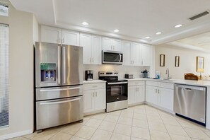 House, Multiple Beds, Patio, Pool View (Matanzas Retreat) | Private kitchen - Spacious Townhouse With Private Balcony, Waterview, Pool and Wifi (Palm Coast)