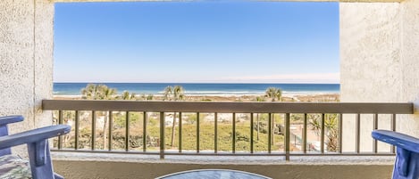 Condo, 1 cama King e sofá-cama, varanda, vista para o oceano (A116 Amelia Surf and Racquet) | Vista do quarto