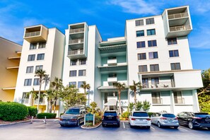 Limited parking - Waterfront Condo With Balcony, Views, Pool & Tennis (Fernandina Beach)