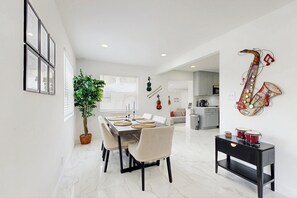 Casa, várias camas, varanda, vista para o jardim (The Music House) | 5 quartos, individualmente decorados, individualmente mobiliados