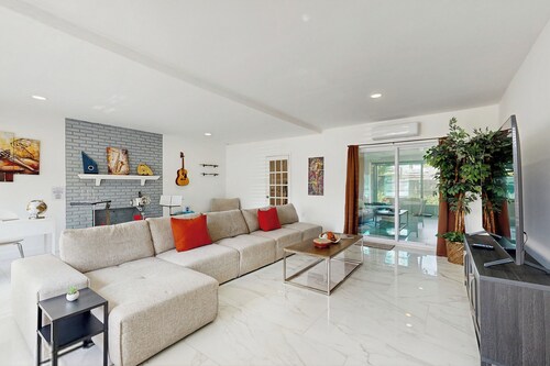 Stylish Avondale Home Pet-friendly & Walkable