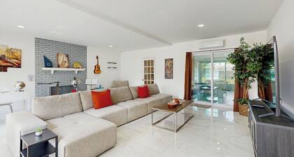 Stylish Avondale Home Pet-friendly & Walkable