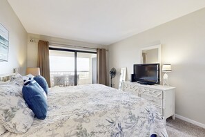 Appartement, 1 kingsize bed met slaapbank, terras (C114 Amelia Surf and Racquet) | 1 slaapkamer, individueel gedecoreerd, individueel gemeubileerd