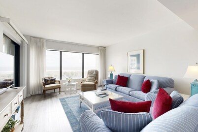 Third-floor Oceanfront Condo With Balcony, W/d, Pool & Tennis