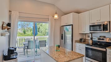 Ferienhaus, Mehrere Betten, Poolzugang, Poolblick (Dancing Dolphins and Tranquil Turtles) | Eigene Küche