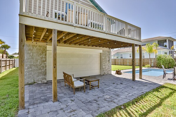 Terrace/patio - Walk to Beach With Private Pool, Balconies & Huge Lawn Blocks to Dining (St. Augustine)