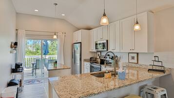 Ferienhaus, Mehrere Betten, Poolzugang, Poolblick (Dancing Dolphins and Tranquil Turtles) | Eigene Küche