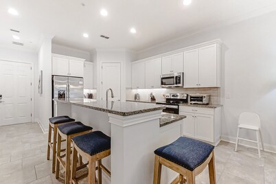 Updated Townhome Near the Ocean W/private Patio, Shared Pool, Central A/C