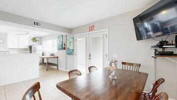 House, Multiple Beds, Patio, Garden View (Whale Tale - B) | 2 bedrooms, individually decorated, individually furnished, bed sheets