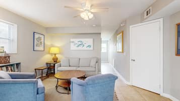 House, Multiple Beds, Patio, Garden View (Whale Tale - B) | Living area