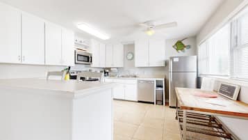 House, Multiple Beds, Patio, Garden View (Whale Tale - B) | Private kitchen