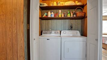 House, Multiple Beds, Balcony, Beach View (Whales Rest) | Laundry