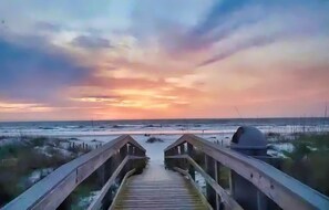 Beach nearby - Waterfront Condo With Community Pools & hot tub - Walk to the Beach (St. Augustine)
