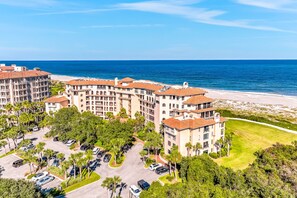 A beachfront hotel with multiple buildings, a parking lot, and a view of the ocean. - Turtle Dunes Ocean Front Studio Condo on Amelia Island Plantation (Fernandina Beach)