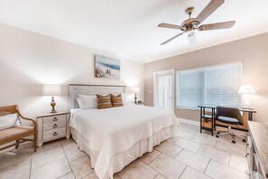 Condo, 1 King Bed with Sofa bed, Pool Access, Pool View (2534 Tennis Villas King Suite) - Wonderful Home Close to Beach W/shared Pool, Free Wifi, Central AC, W/D (Fernandina Beach)