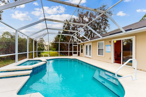 Outdoor pool - Sunny Home With Private Heated Pool, Pool Spa, Fireplace, Patio, Grill, W/d, AC (Palm Coast)