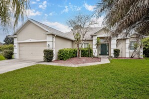 Exterior - Wonderful Coastal Home With Wifi, Enclosed Backyard, Screened Patio (Palm Coast)