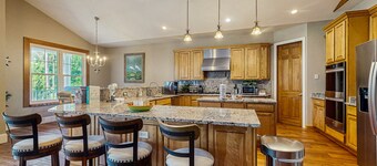 Welcoming Home With Golf Course View, High-speed Wifi, and Central AC