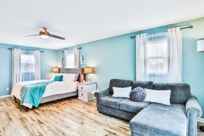 2 bedrooms - Sunny Upper Level 1 Block From 2 Beaches W/private Pool, High-speed Wi-fi (St. Augustine)