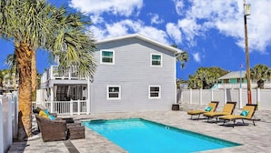 A two-story house with a swimming pool, outdoor seating, and a fenced yard. - Sunny Upper Level 1 Block From 2 Beaches W/private Pool, High-speed Wi-fi (St. Augustine)