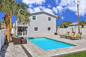 Pool - Sunny Upper Level 1 Block From 2 Beaches W/private Pool, High-speed Wi-fi (St. Augustine)