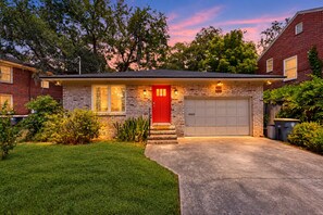 Exterior - Updated House With Enclosed Yard, Patio, Central AC, & Washer/dryer (Jacksonville)